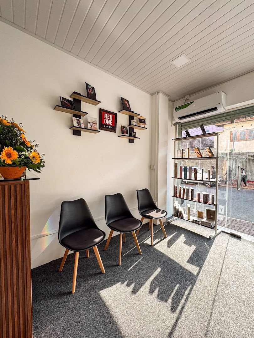 The waiting area, with sample frames and prints on display
