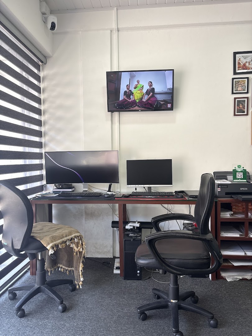 The editing desk, with a finished family portrait on screen